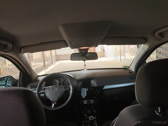 Opel Astra 2010, 203,898 km - 1.4 l - Salyan