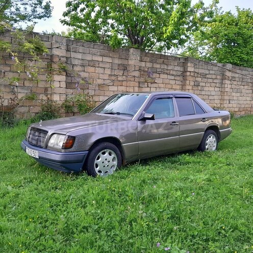 Mercedes E 200 1993, 100,000 km - 2.0 l - İsmayıllı