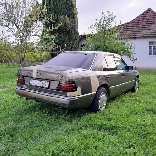 Mercedes E 200 1993, 100,000 km - 2.0 l - İsmayıllı