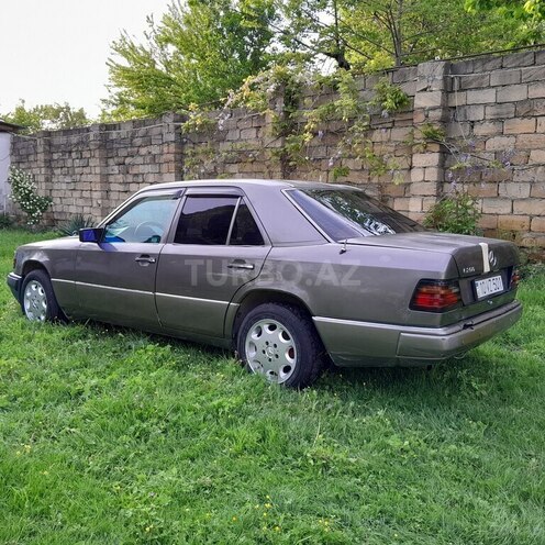 Mercedes E 200 1993, 100,000 km - 2.0 l - İsmayıllı