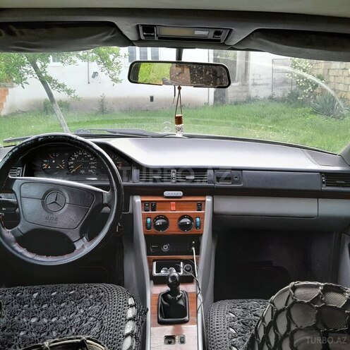 Mercedes E 200 1993, 100,000 km - 2.0 l - İsmayıllı