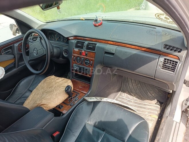 Mercedes E 200 2000, 304,900 km - 2.0 l - Ağstafa