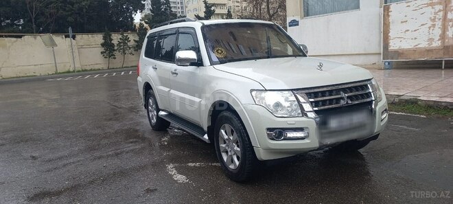 Mitsubishi Pajero 2010, 295,000 km - 3.5 л - Bakı
