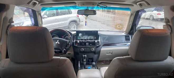 Mitsubishi Pajero 2010, 295,000 km - 3.5 л - Bakı