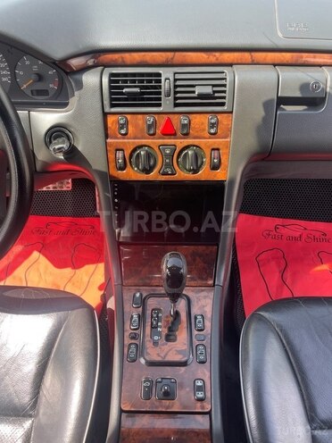 Mercedes E 220 d 1999, 235,000 km - 2.2 l - Bakı