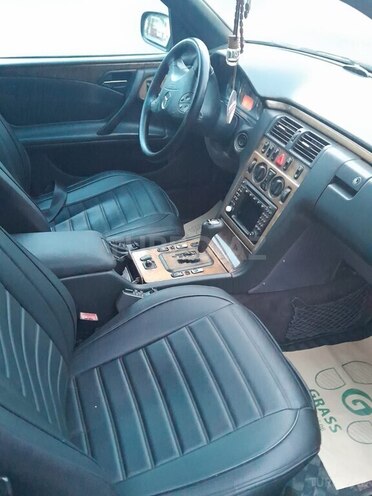 Mercedes E 240 2000, 366,000 km - 2.4 l - Bakı