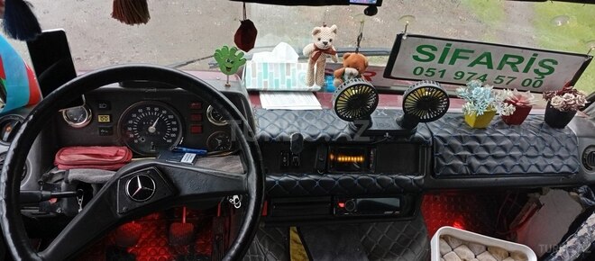 Mercedes 208 D 1991, 916,911 km - 2.3 l - Astara