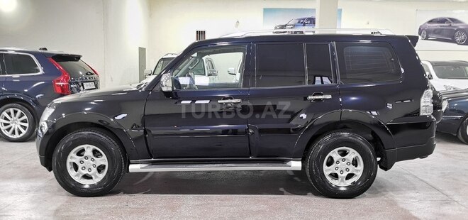 Mitsubishi Pajero-12