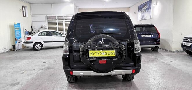 Mitsubishi Pajero-10