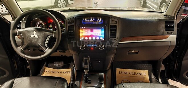 Mitsubishi Pajero-13