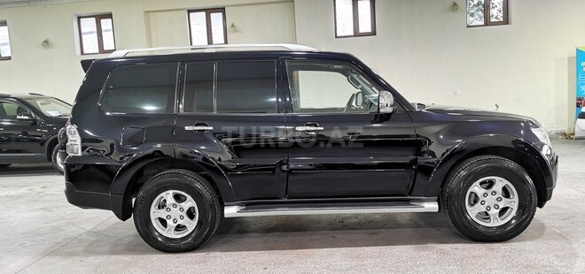 Mitsubishi Pajero-8