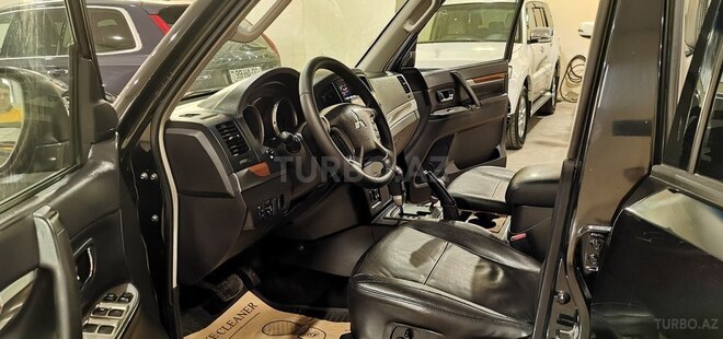 Mitsubishi Pajero-15