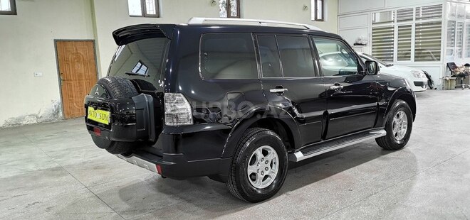 Mitsubishi Pajero-9