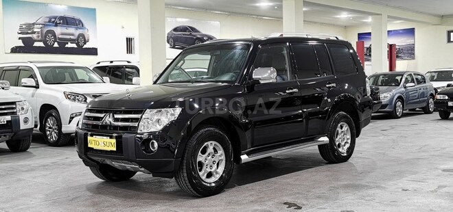 Mitsubishi Pajero-4