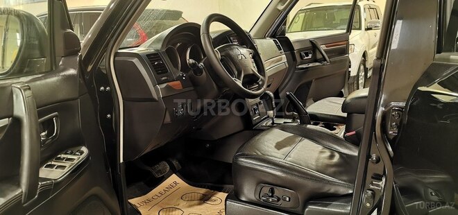 Mitsubishi Pajero-16
