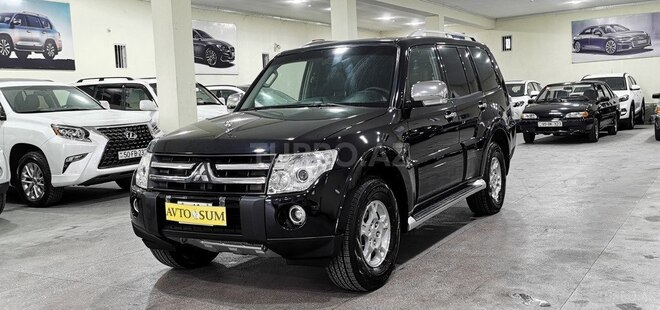 Mitsubishi Pajero-6