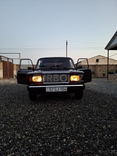 LADA (VAZ) 2107 2010, 20,000 km - 1.6 л - Salyan