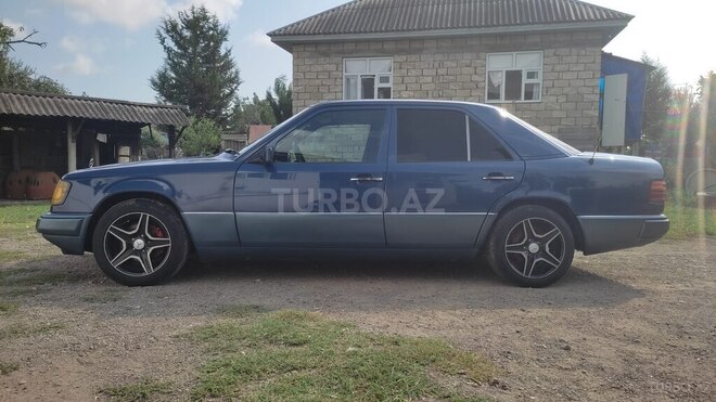Mercedes E 230 1990, 389,258 km - 2.3 l - Astara