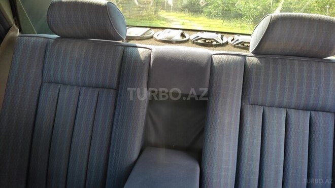 Mercedes E 230 1990, 389,258 km - 2.3 l - Astara