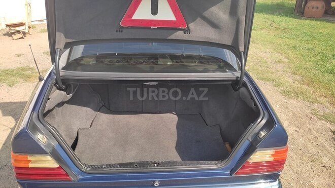 Mercedes E 230 1990, 389,258 km - 2.3 l - Astara