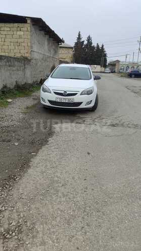 Opel Astra 2011, 255,000 km - 1.4 l - Quba