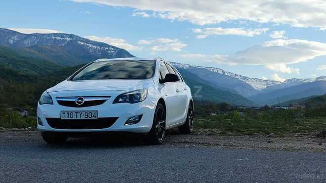 Opel Astra 2011, 255,000 km - 1.4 l - Quba