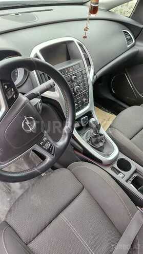 Opel Astra 2011, 255,000 km - 1.4 l - Quba