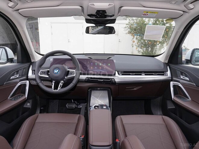 BMW iX1-6