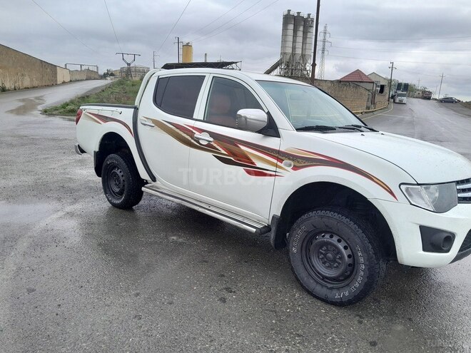 Mitsubishi L200 2011, 244,438 km - 2.5 l - Bakı