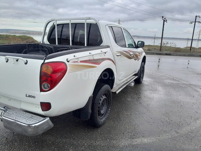 Mitsubishi L200 2011, 244,438 km - 2.5 l - Bakı