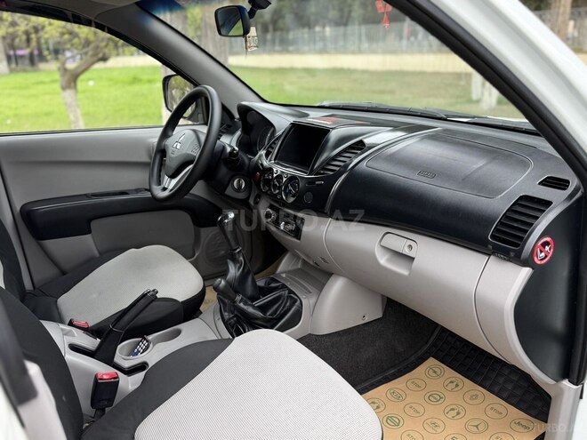 Mitsubishi L200 2015, 186,430 km - 2.5 l - Bakı