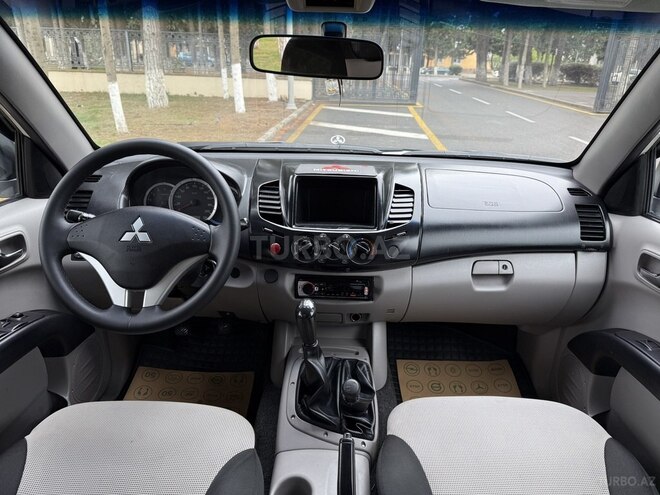 Mitsubishi L200 2015, 186,430 km - 2.5 l - Bakı