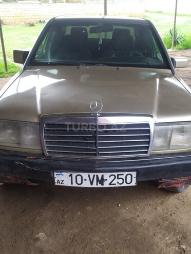 Mercedes 190 1986, 245,000 km - 2.0 l - Saatlı