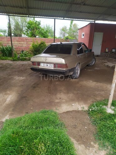 Mercedes 190 1986, 245,000 km - 2.0 l - Saatlı