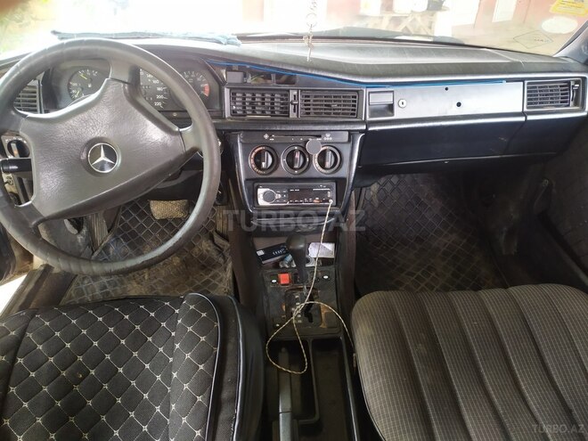 Mercedes 190 1986, 245,000 km - 2.0 l - Saatlı