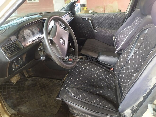 Mercedes 190 1986, 245,000 km - 2.0 l - Saatlı