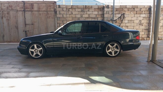 Mercedes E 240 2000, 318,000 km - 2.4 l - Şirvan