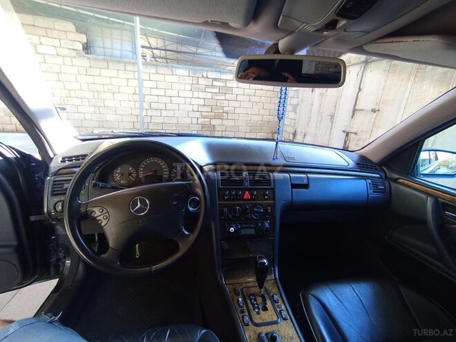 Mercedes E 240 2000, 318,000 km - 2.4 l - Şirvan