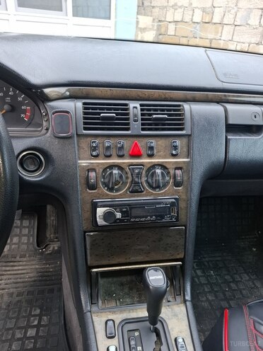 Mercedes E 240 1997, 405,857 km - 2.4 l - Sumqayıt
