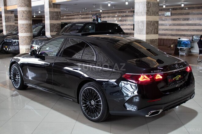 Mercedes E 300 e-9