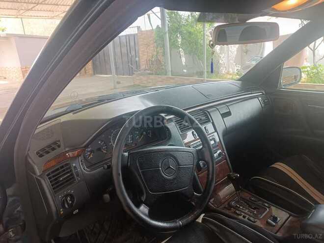 Mercedes E 230 1999, 168,000 km - 2.3 l - Salyan