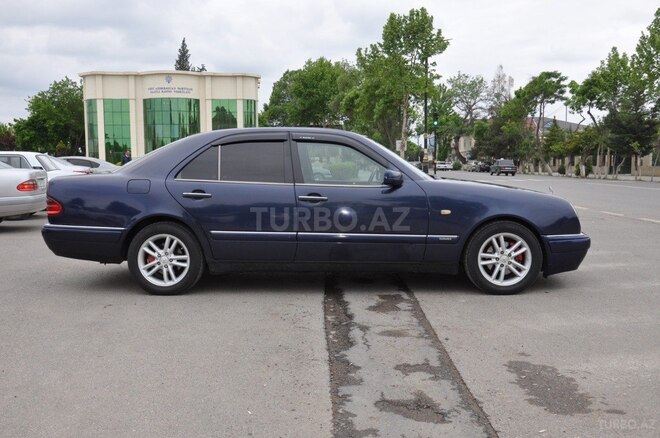 Mercedes E 240 1999, 408,000 km - 2.4 l - Saatlı