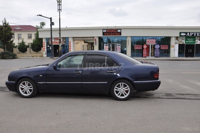 Mercedes E 240 1999, 408,000 km - 2.4 l - Saatlı