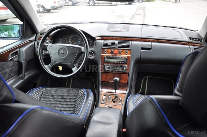 Mercedes E 240 1999, 408,000 km - 2.4 l - Saatlı