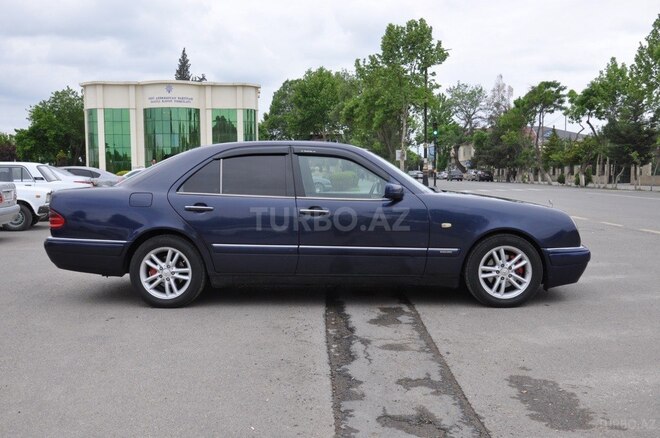 Mercedes E 240 1999, 408,000 km - 2.4 l - Saatlı