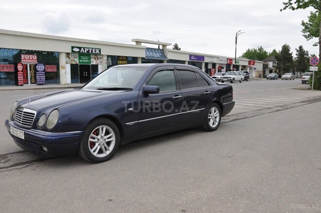 Mercedes E 240 1999, 408,000 km - 2.4 l - Saatlı