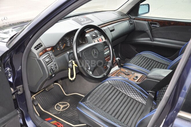 Mercedes E 240 1999, 408,000 km - 2.4 l - Saatlı