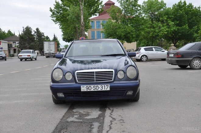 Mercedes E 240 1999, 408,000 km - 2.4 l - Saatlı