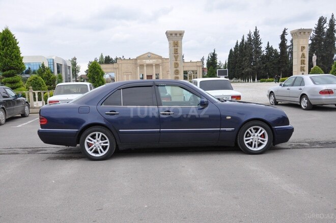 Mercedes E 240 1999, 408,000 km - 2.4 l - Saatlı