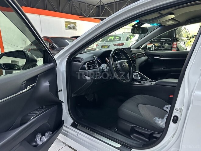 Toyota Camry-13